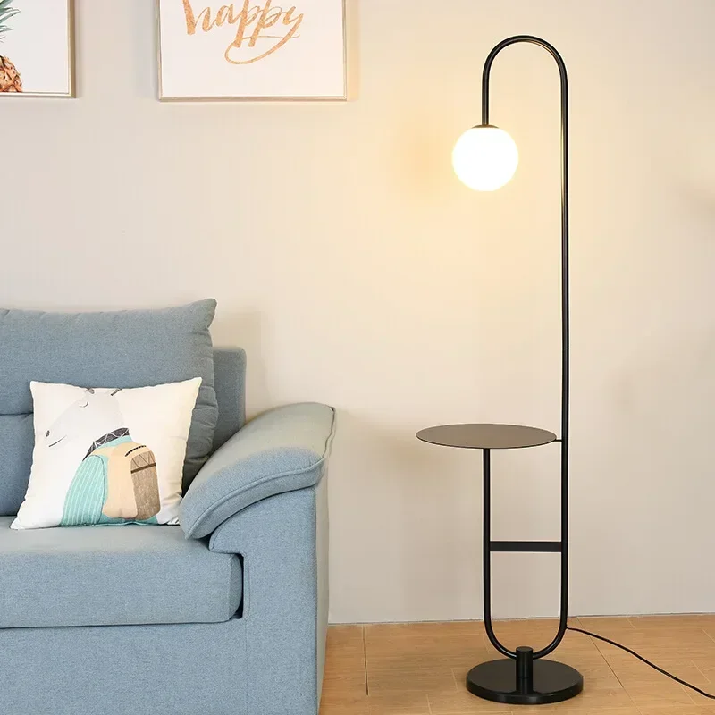 Moderne Stehlampe mit integriertem Beistelltisch - Image 5