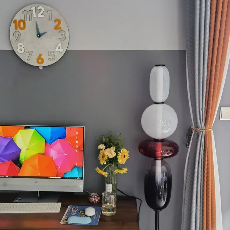 Designer-Stehlampe mit Farbdetails - Image 7