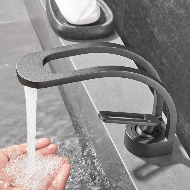 Gebogene Premium-Armatur fürs Bad – Innovatives Dual-Channel-System & edles Design - Image 11