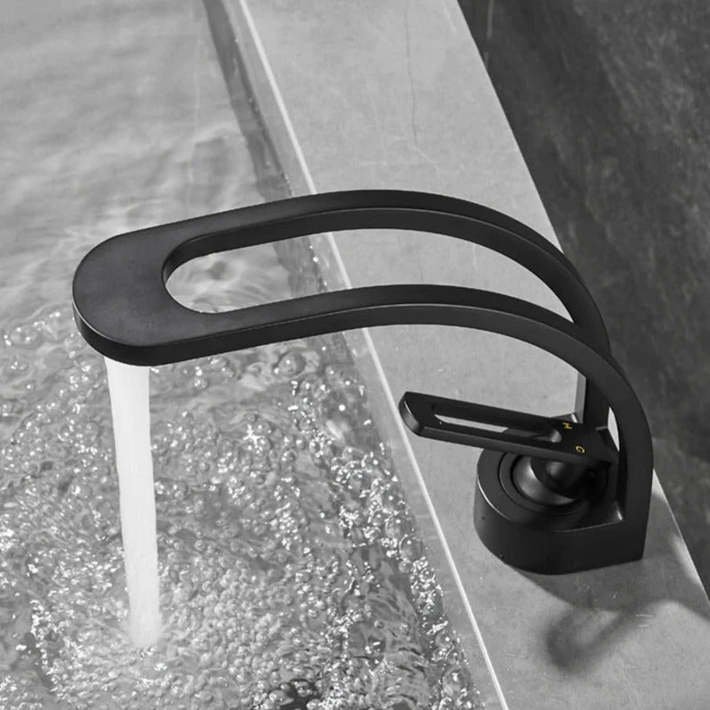 Gebogene Premium-Armatur fürs Bad – Innovatives Dual-Channel-System & edles Design - Image 12