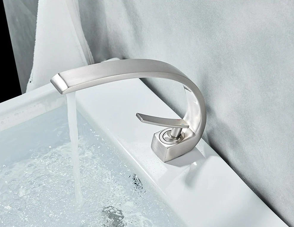 Moderner Badezimmer-Wasserhahn – Stilvoll & Funktional - Image 8