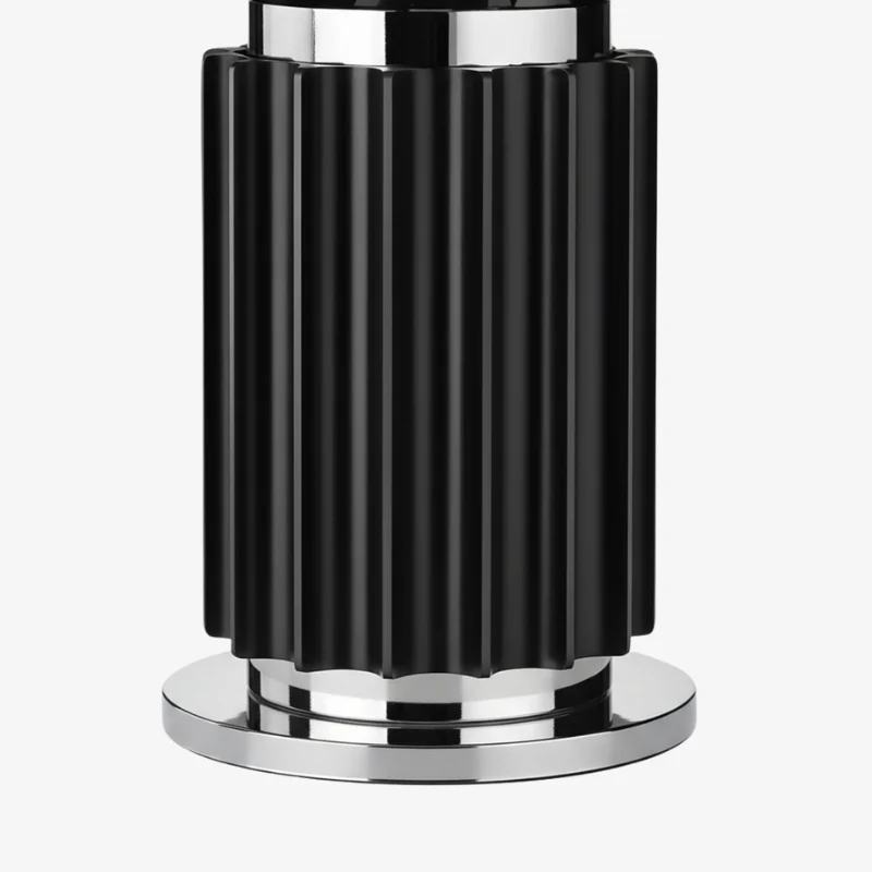 Skulpturales Tischlampendesign aus Metall - Image 6